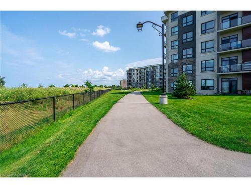 235-125 Shoreview Place, Stoney Creek, ON - Outdoor