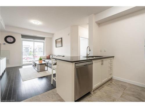 235-125 Shoreview Place, Stoney Creek, ON - Indoor Photo Showing Kitchen