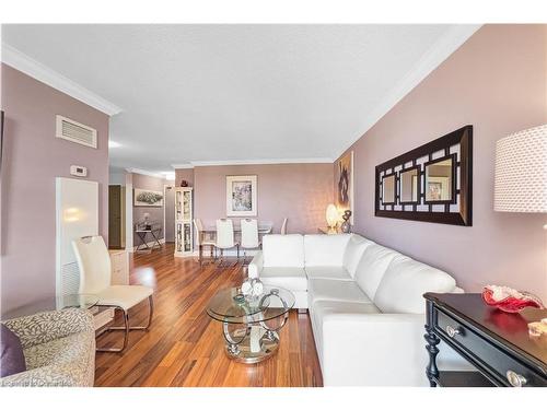 501-1425 Ghent Avenue, Burlington, ON - Indoor Photo Showing Living Room