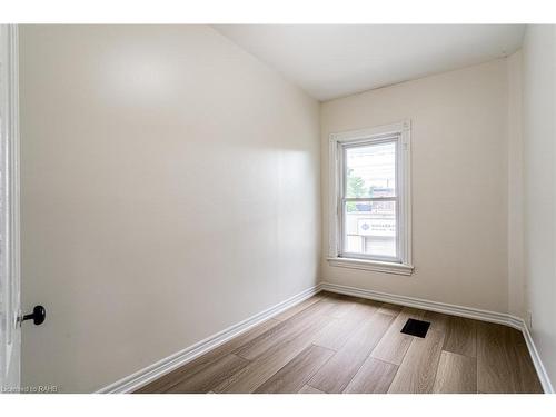 92 Ashley Street, Hamilton, ON - Indoor Photo Showing Other Room