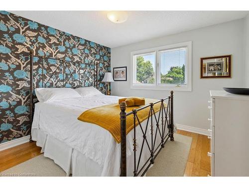 574 Tomahawk Crescent, Ancaster, ON - Indoor Photo Showing Bedroom