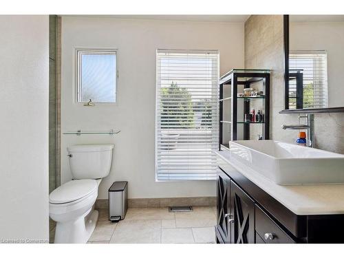 574 Tomahawk Crescent, Ancaster, ON - Indoor Photo Showing Bathroom