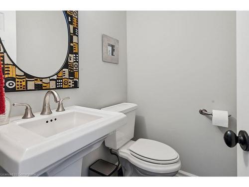 574 Tomahawk Crescent, Ancaster, ON - Indoor Photo Showing Bathroom