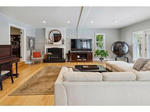 574 Tomahawk Crescent, Ancaster, ON - Indoor Photo Showing Living Room With Fireplace