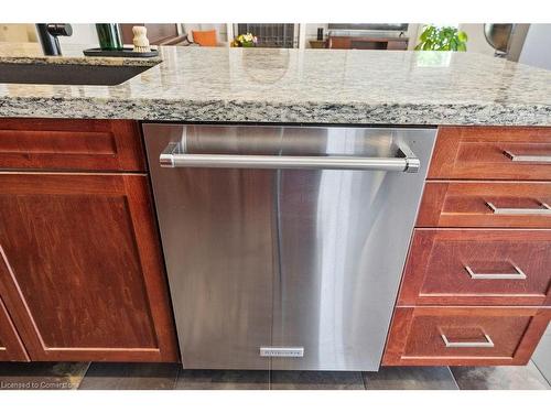 574 Tomahawk Crescent, Ancaster, ON - Indoor Photo Showing Kitchen