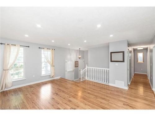 30 Country Club Road, Cayuga, ON - Indoor Photo Showing Other Room