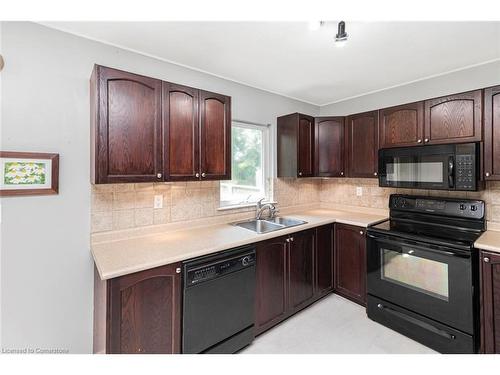 30 Country Club Road, Cayuga, ON - Indoor Photo Showing Kitchen With Double Sink