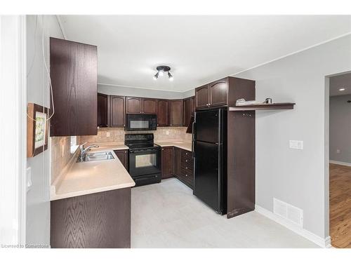 30 Country Club Road, Cayuga, ON - Indoor Photo Showing Kitchen