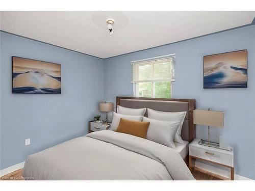 30 Country Club Road, Cayuga, ON - Indoor Photo Showing Bedroom