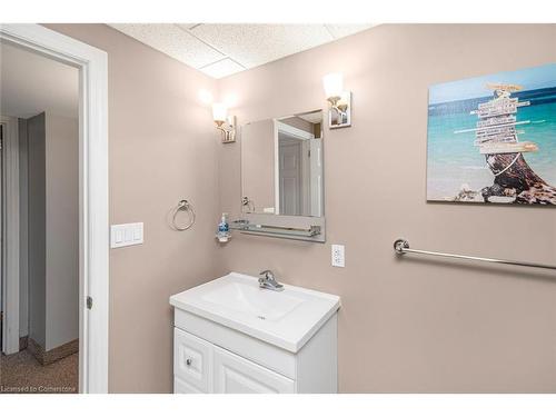 30 Country Club Road, Cayuga, ON - Indoor Photo Showing Bathroom