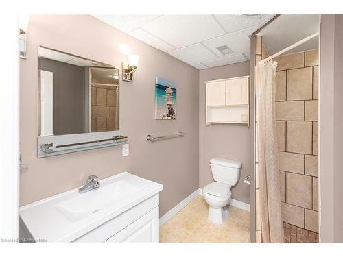 30 Country Club Road, Cayuga, ON - Indoor Photo Showing Bathroom