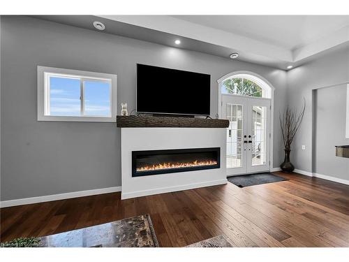 7167 Rainham Road, Dunnville, ON - Indoor Photo Showing Living Room With Fireplace