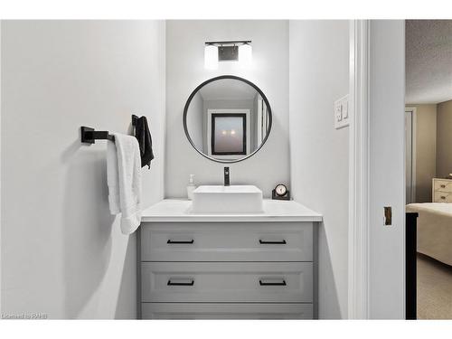 39 Belair Drive, St. Catharines, ON - Indoor Photo Showing Bathroom