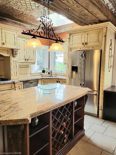 4251 King Street E, Beamsville, ON - Indoor Photo Showing Kitchen