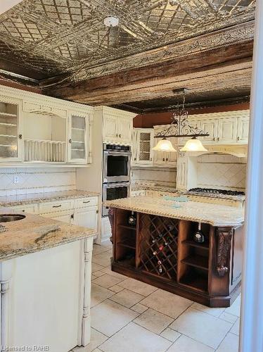 4251 King Street E, Beamsville, ON - Indoor Photo Showing Kitchen