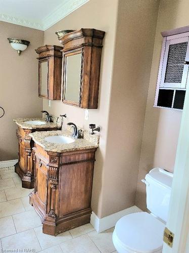 4251 King Street E, Beamsville, ON - Indoor Photo Showing Bathroom