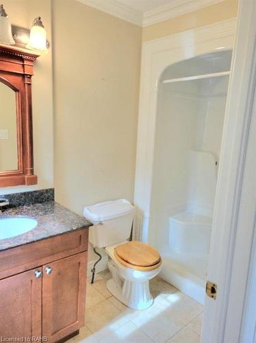 4251 King Street E, Beamsville, ON - Indoor Photo Showing Bathroom