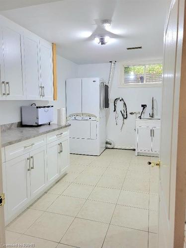 4251 King Street E, Beamsville, ON - Indoor Photo Showing Laundry Room