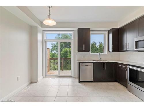 29-1169 Garner Road E, Hamilton, ON - Indoor Photo Showing Kitchen