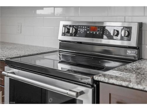 29-1169 Garner Road E, Hamilton, ON - Indoor Photo Showing Kitchen