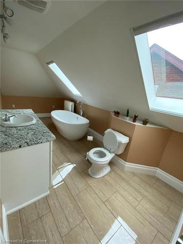 Upper-21 Proctor Boulevard, Hamilton, ON - Indoor Photo Showing Bathroom