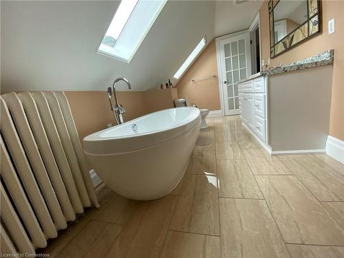 Upper-21 Proctor Boulevard, Hamilton, ON - Indoor Photo Showing Bathroom