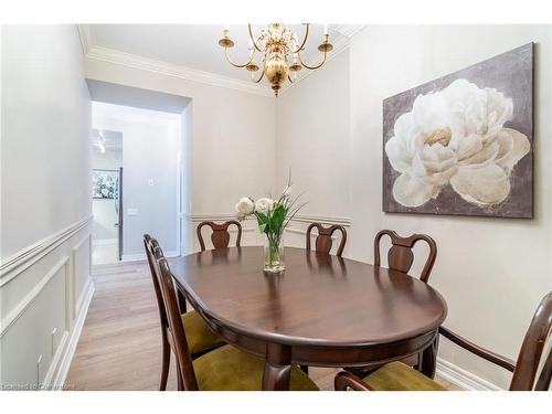 607-40 Old Mill Road, Oakville, ON - Indoor Photo Showing Dining Room