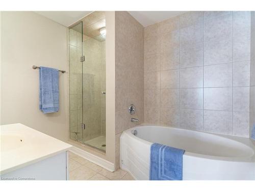 607-40 Old Mill Road, Oakville, ON - Indoor Photo Showing Bathroom