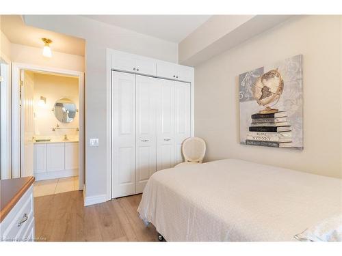 607-40 Old Mill Road, Oakville, ON - Indoor Photo Showing Bedroom