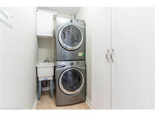 607-40 Old Mill Road, Oakville, ON - Indoor Photo Showing Laundry Room