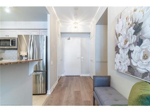 607-40 Old Mill Road, Oakville, ON - Indoor Photo Showing Kitchen