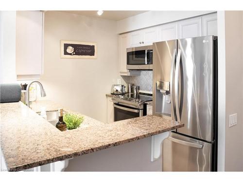 607-40 Old Mill Road, Oakville, ON - Indoor Photo Showing Kitchen With Upgraded Kitchen