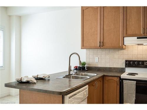 7-100 Beddoe Drive, Hamilton, ON - Indoor Photo Showing Kitchen With Double Sink