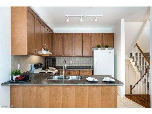 7-100 Beddoe Drive, Hamilton, ON - Indoor Photo Showing Kitchen With Double Sink