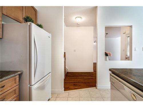 7-100 Beddoe Drive, Hamilton, ON - Indoor Photo Showing Kitchen