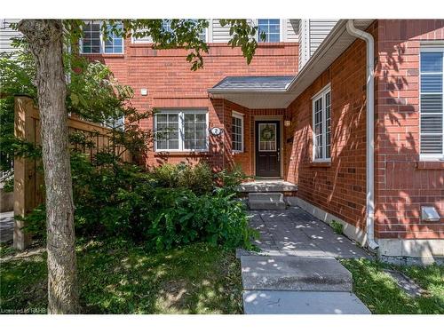 7-100 Beddoe Drive, Hamilton, ON - Outdoor