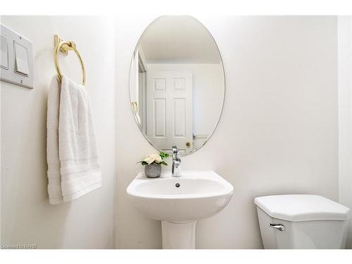 7-100 Beddoe Drive, Hamilton, ON - Indoor Photo Showing Bathroom