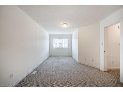 7-100 Beddoe Drive, Hamilton, ON - Indoor Photo Showing Other Room