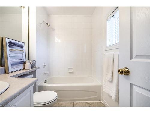 7-100 Beddoe Drive, Hamilton, ON - Indoor Photo Showing Bathroom