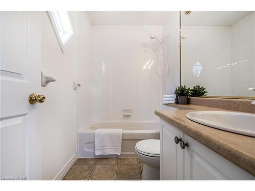 7-100 Beddoe Drive, Hamilton, ON - Indoor Photo Showing Bathroom