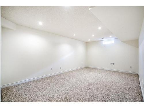 7-100 Beddoe Drive, Hamilton, ON - Indoor