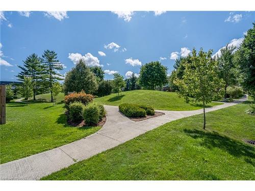 7-100 Beddoe Drive, Hamilton, ON - Outdoor