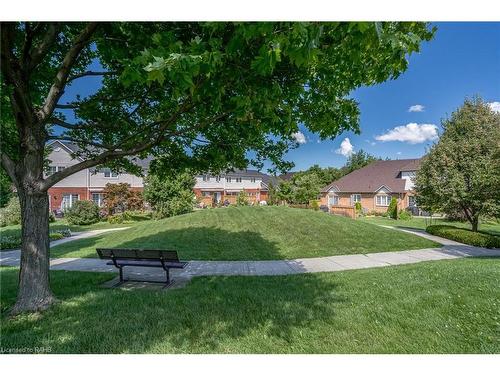 7-100 Beddoe Drive, Hamilton, ON - Outdoor