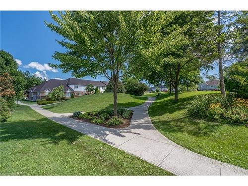 7-100 Beddoe Drive, Hamilton, ON - Outdoor