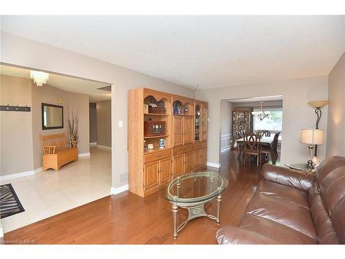 3 Suter Crescent, Dundas, ON - Indoor Photo Showing Living Room