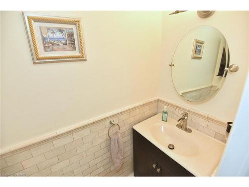 3 Suter Crescent, Dundas, ON - Indoor Photo Showing Bathroom