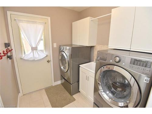 3 Suter Crescent, Dundas, ON - Indoor Photo Showing Laundry Room