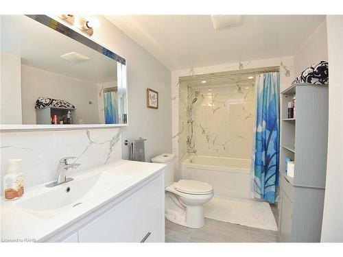 3 Suter Crescent, Dundas, ON - Indoor Photo Showing Bathroom