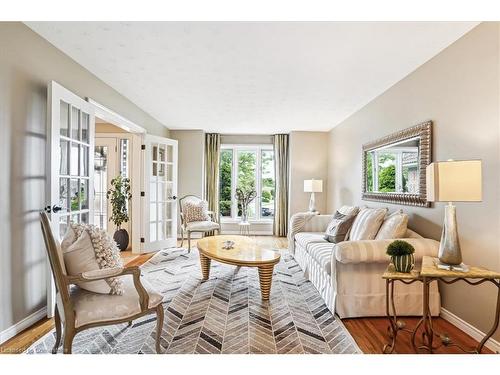 70 Glen Cannon Drive, Hamilton, ON - Indoor Photo Showing Living Room