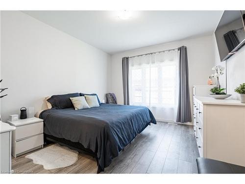 39 Cosmopolitan Common, St. Catharines, ON - Indoor Photo Showing Bedroom